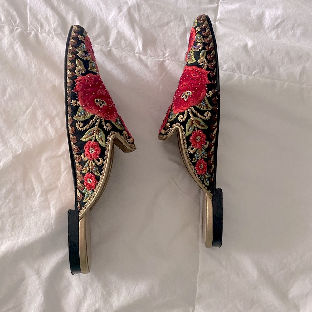 Andre Assous  “Kosa” Floral Embroidered Mules sz 9 - Picture 2 of 8